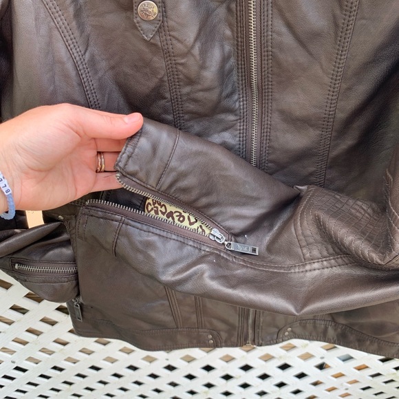 Ladies Faux Leather Jacket - Picture 3 of 6